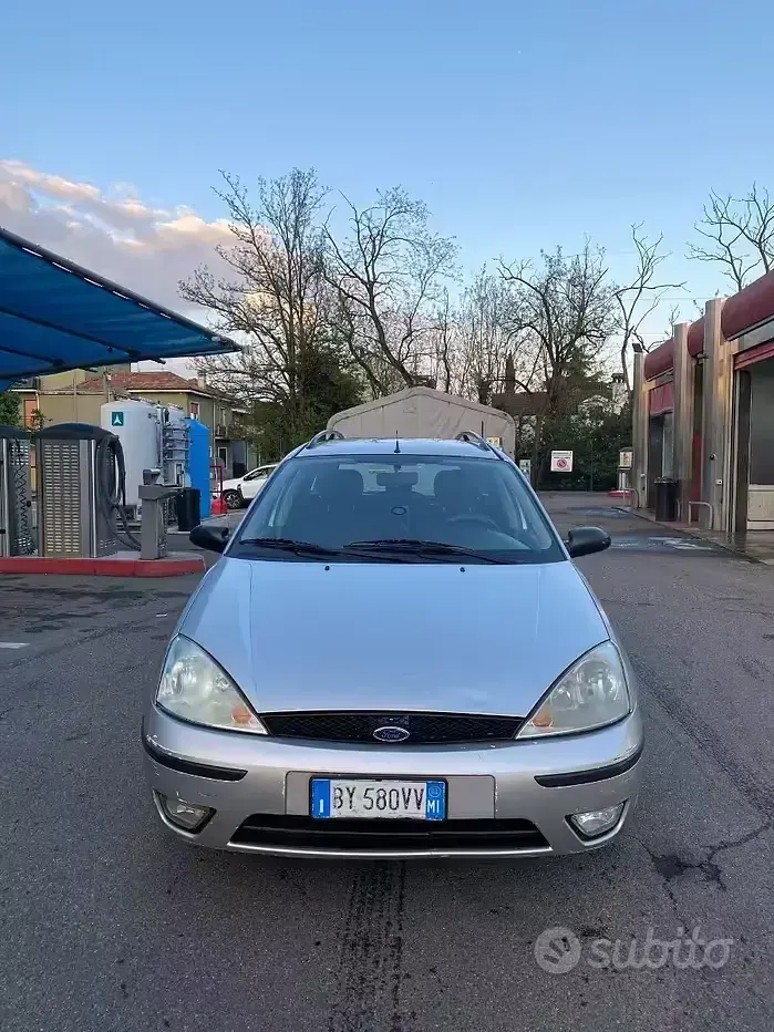 Usata Ford Focus 100 CV (73 kW) 2002 Grigio Station wagon
