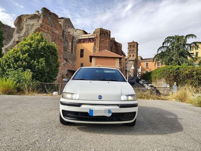 Usata Fiat Punto 80 CV (58 kW) 2000 Bianco Berlina