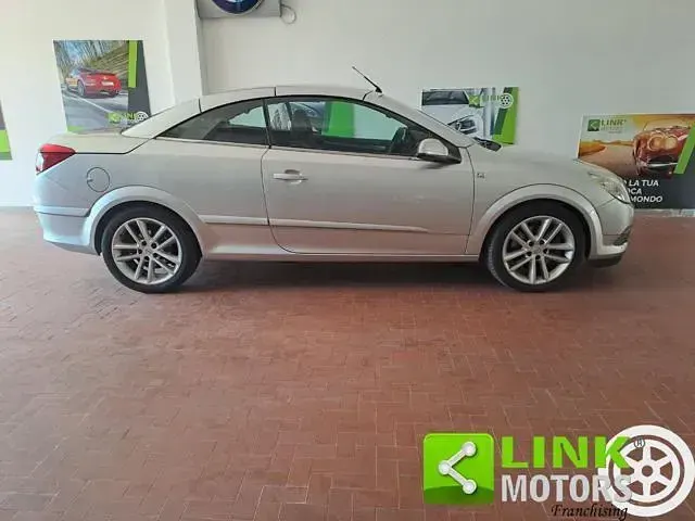 Usata Opel Astra Cabriolet Cosmo 150 CV (110 kW) 2007 Grigio Cabrio