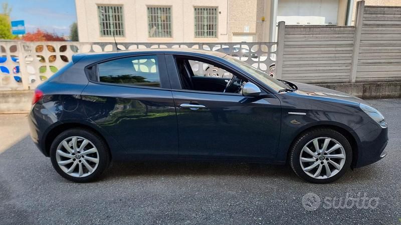 Usata Alfa Romeo Giulietta 120 CV (88 kW) 2018 Grigio Berlina
