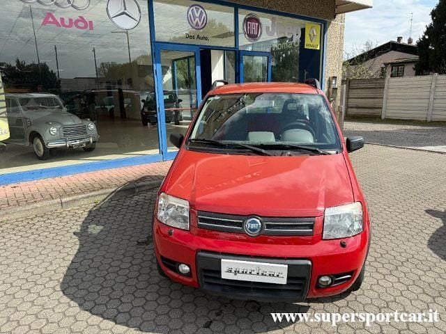 Usata Fiat Panda 4x4 Climbing 69 CV (50 kW) 2005 Rosso pastello Utilitaria
