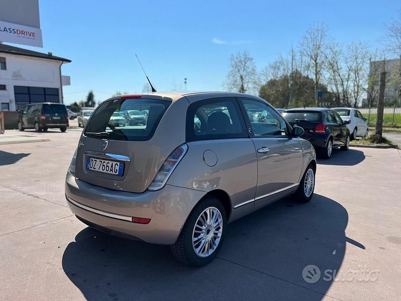 Usata Lancia Ypsilon 77 CV (56 kW) 2009 Grigio Utilitaria