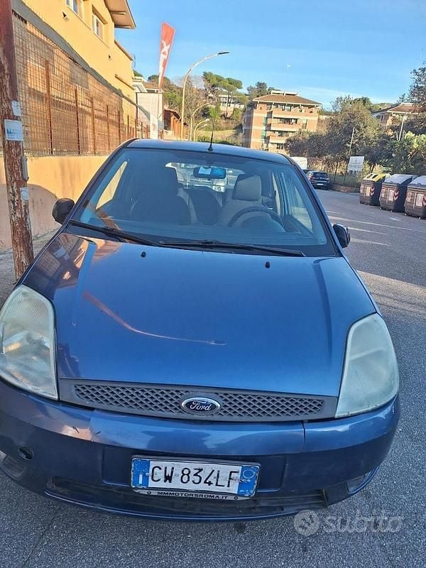 Usata Ford Fiesta 68 CV (50 kW) 2005 Blu Utilitaria