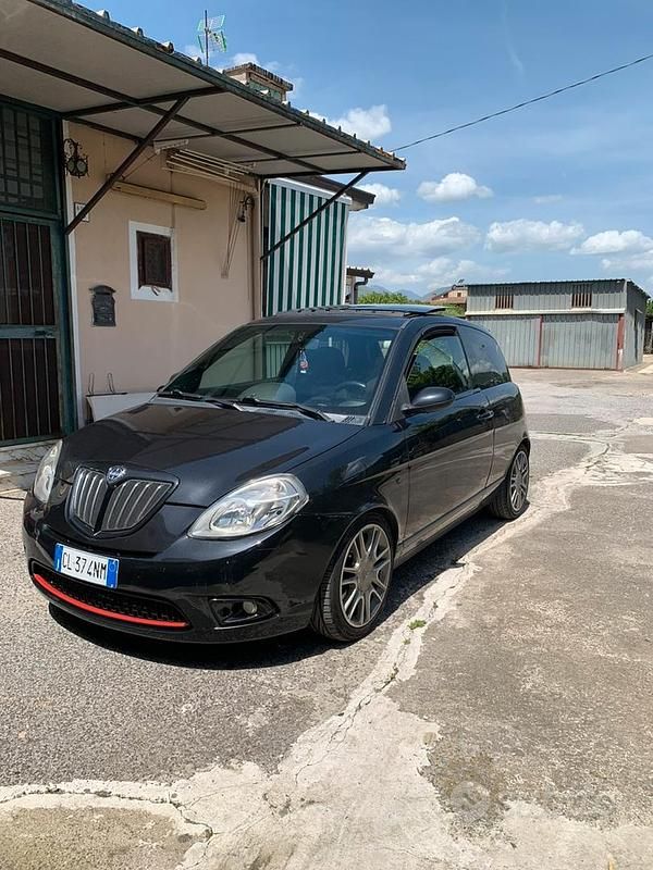 Usata Lancia Ypsilon 69 CV (50 kW) 2004 Nero Utilitaria