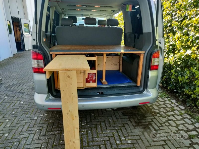 Usata VW Caravelle 2005 Grigio Monovolume