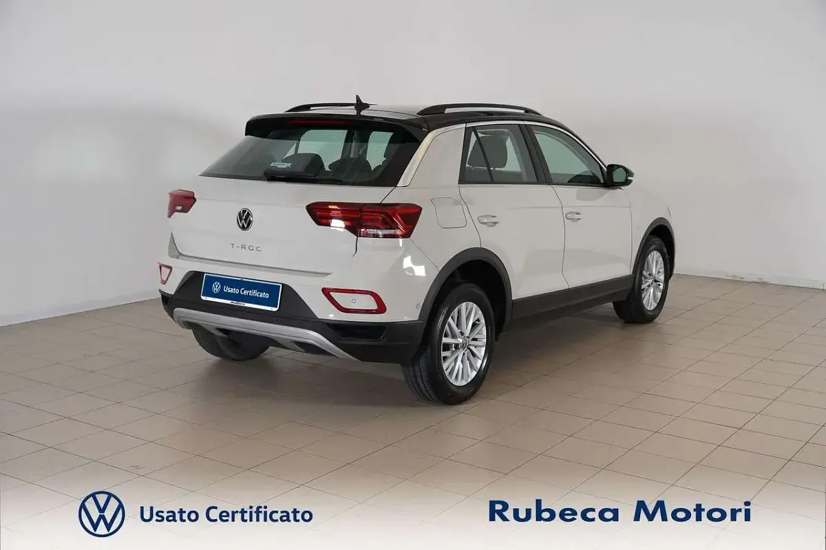 Usata VW T-Roc Life 110 CV (80 kW) 2023 Beige SUV
