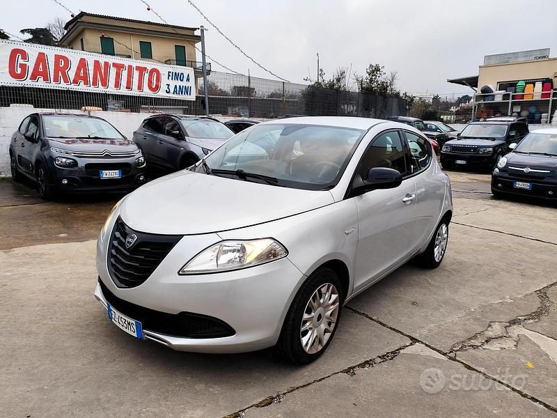 Usata Lancia Ypsilon 69 CV (50 kW) 2015 Grigio Utilitaria