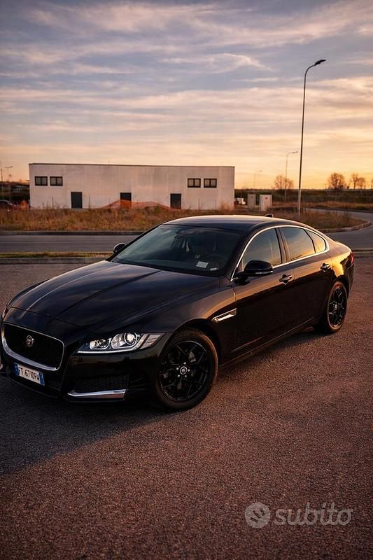 Usata Jaguar XF 180 CV (132 kW) 2019 Nero Berlina