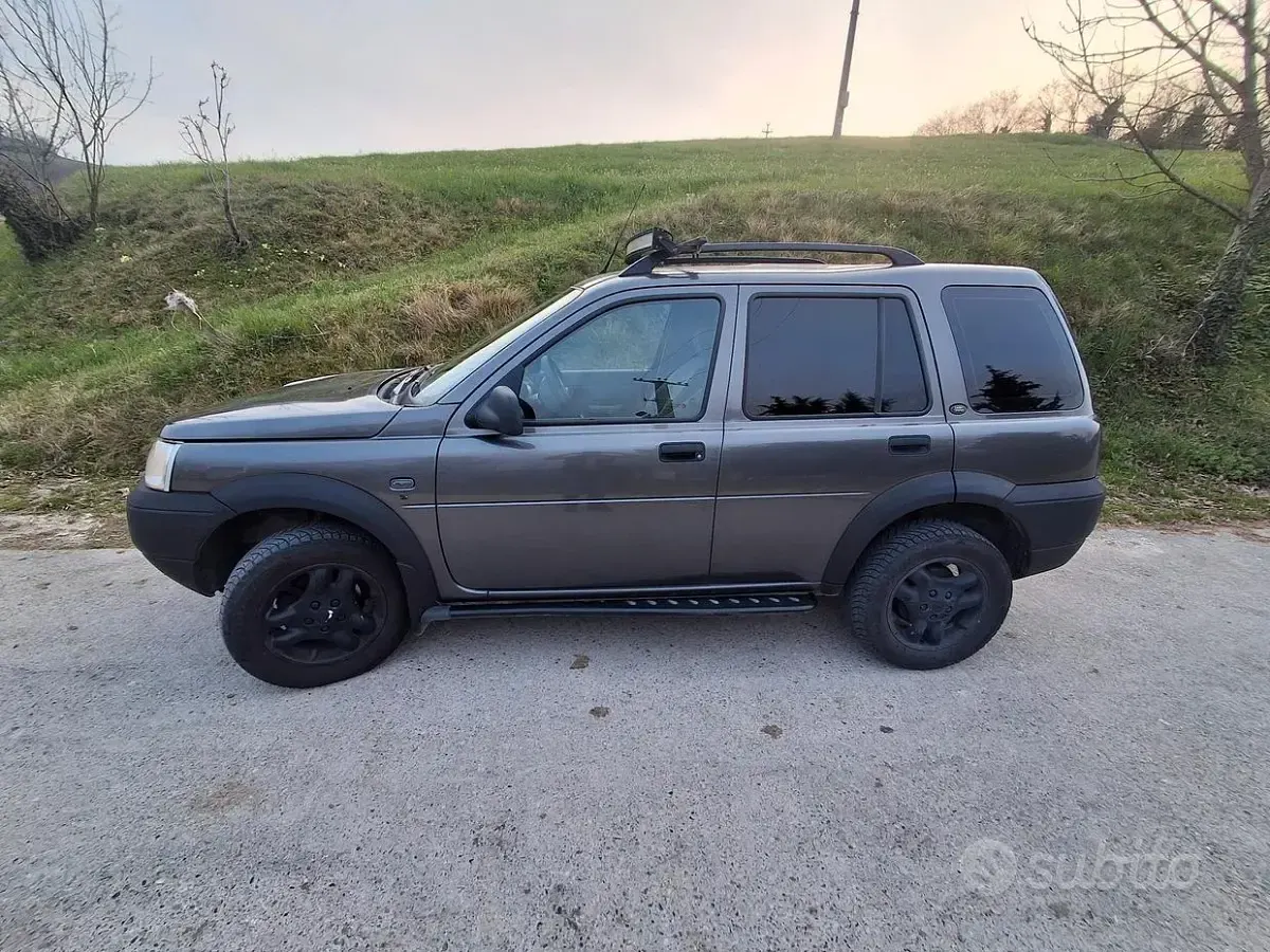 Usata Land Rover Freelander 111 CV (81 kW) 2003 Grigio SUV
