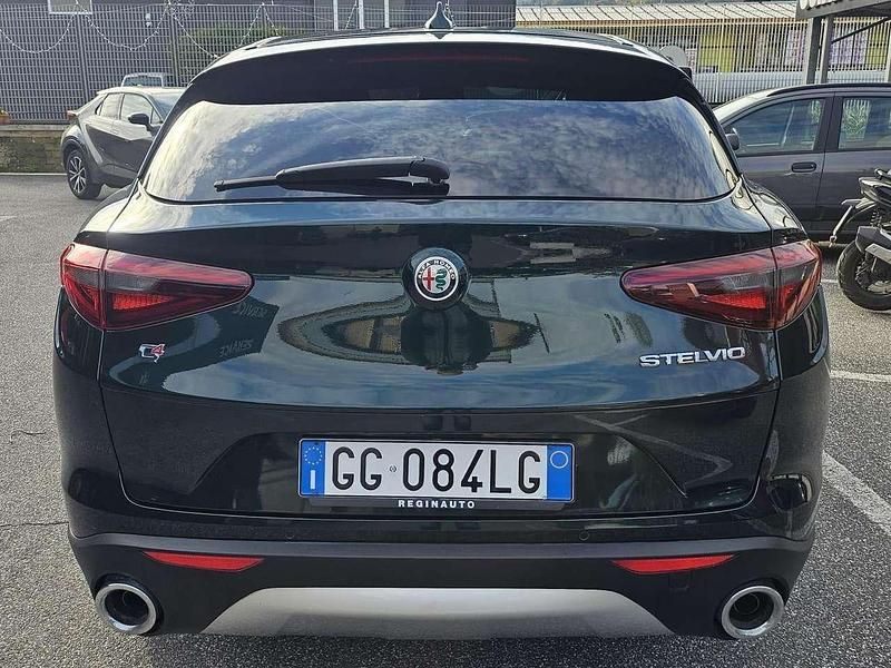 Usata Alfa Romeo Stelvio Business 190 CV (139 kW) 2021 Verde SUV