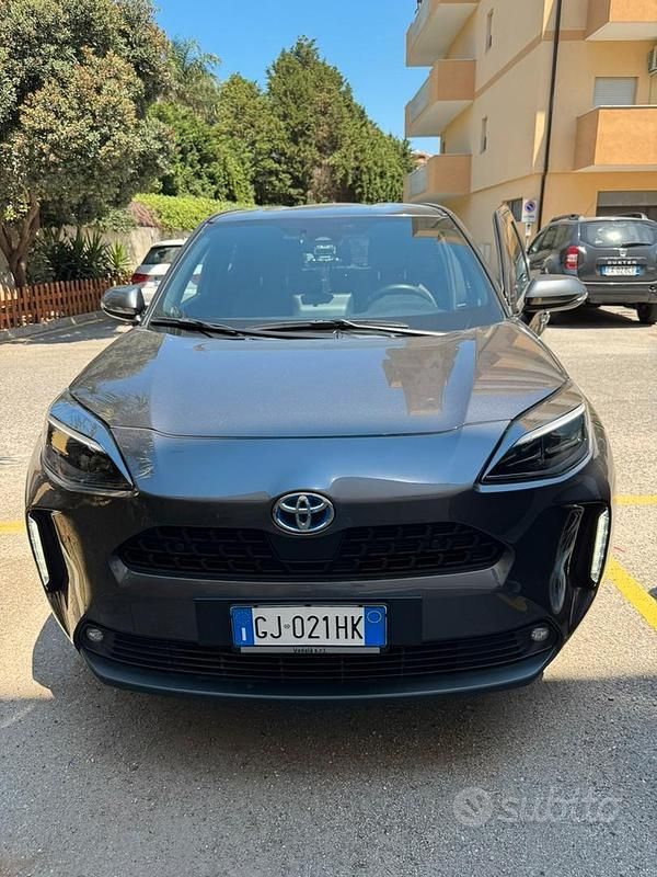 Usata Toyota Yaris Cross Trend 92 CV (67 kW) 2022 Grigio SUV