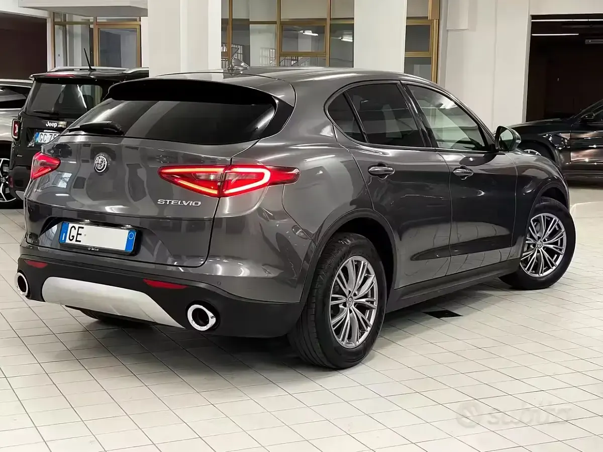 Usata Alfa Romeo Stelvio Business 160 CV (117 kW) 2021 Grigio SUV