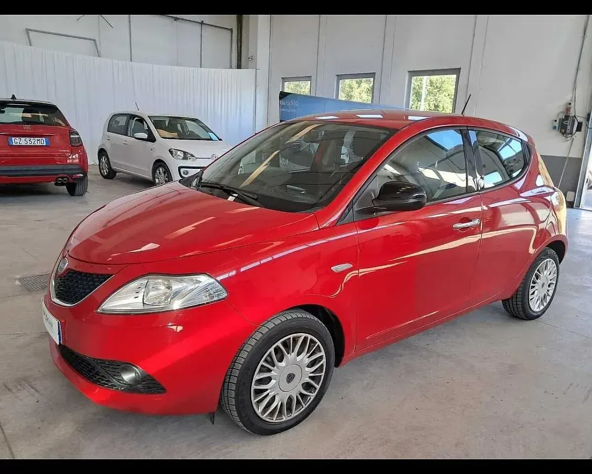 Usata Lancia Ypsilon Gold 69 CV (50 kW) 2017 Utilitaria