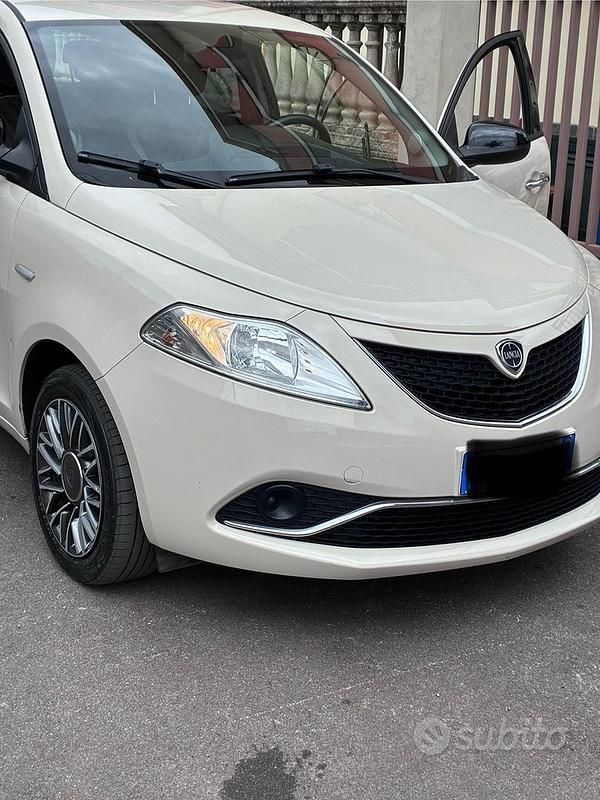 Usata Lancia Ypsilon 95 CV (69 kW) 2016 Utilitaria