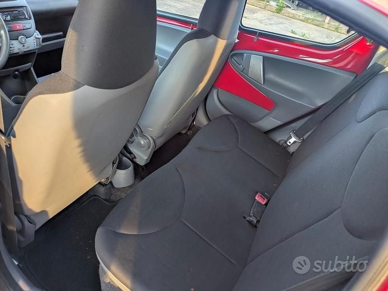 Usata Toyota Aygo 69 CV (50 kW) 2010 Rosso Utilitaria