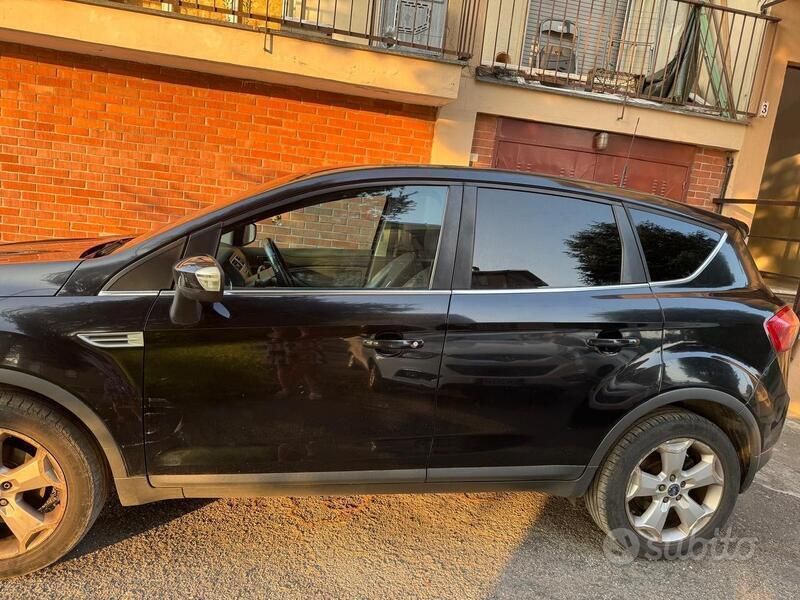 Usado Ford Kuga 136 CV (100 kW) 2008 Negro SUV