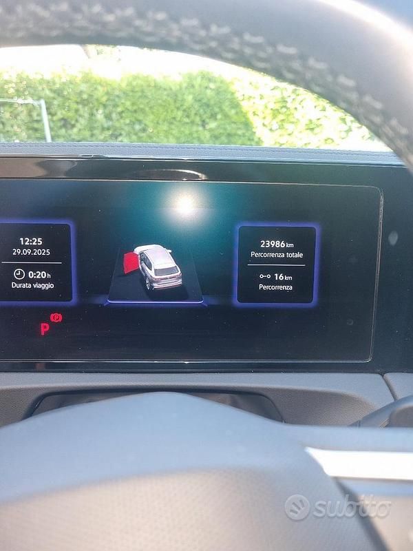 Usata VW Tiguan R-line 150 CV (110 kW) 2024 Grigio SUV