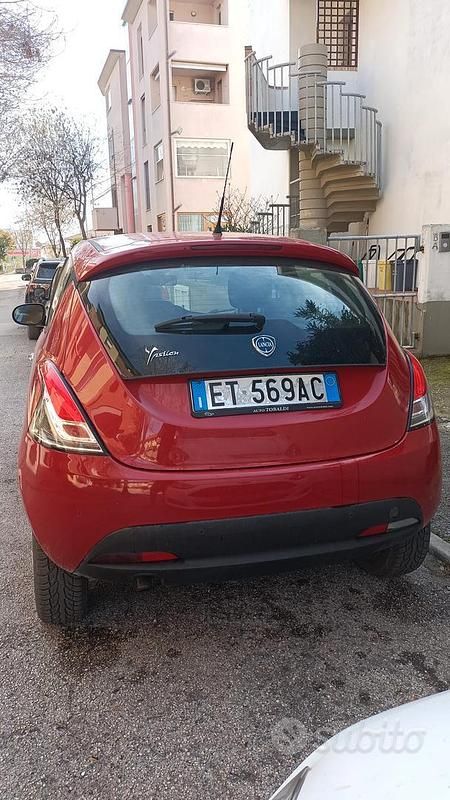 Usata Lancia Ypsilon 80 CV (58 kW) 2013 Utilitaria