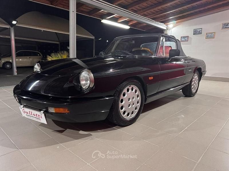 Usata Alfa Romeo Spider 122 CV (89 kW) 1992 Nero pastello Cabrio