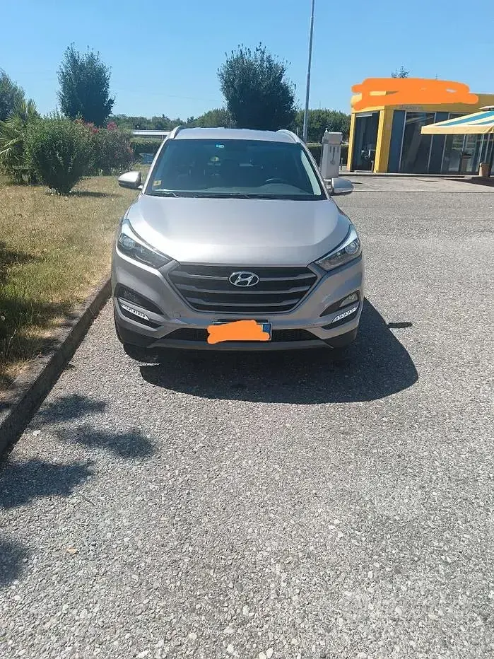 Usata Hyundai Tucson 132 CV (97 kW) 2016 Grigio SUV