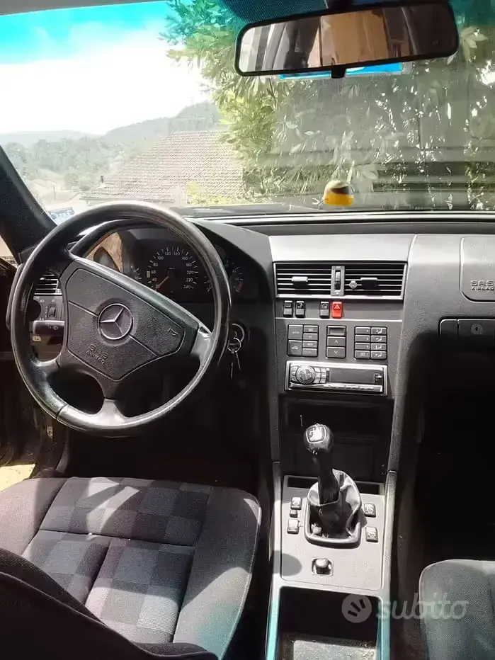 Usata Mercedes C200 136 CV (100 kW) 1994 Nero Berlina