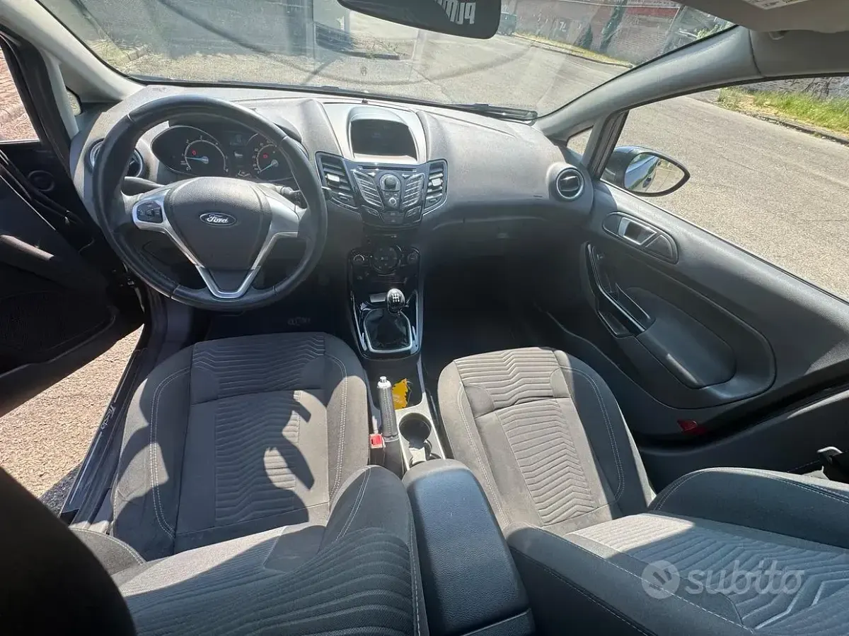 Usata Ford Fiesta Titanium 75 CV (55 kW) 2014 Nero Utilitaria