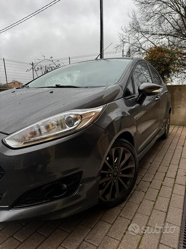 Usata Ford Fiesta ST-Line 75 CV (55 kW) 2017 Grigio Berlina