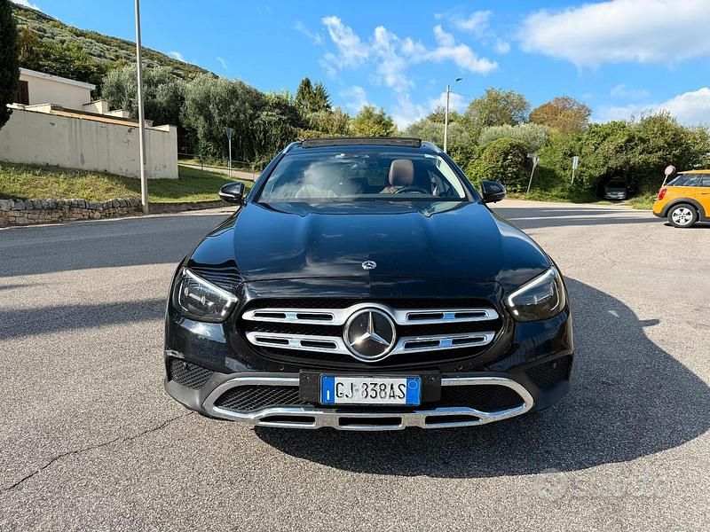 Usata Mercedes E220 194 CV (142 kW) 2022 Nero Station wagon