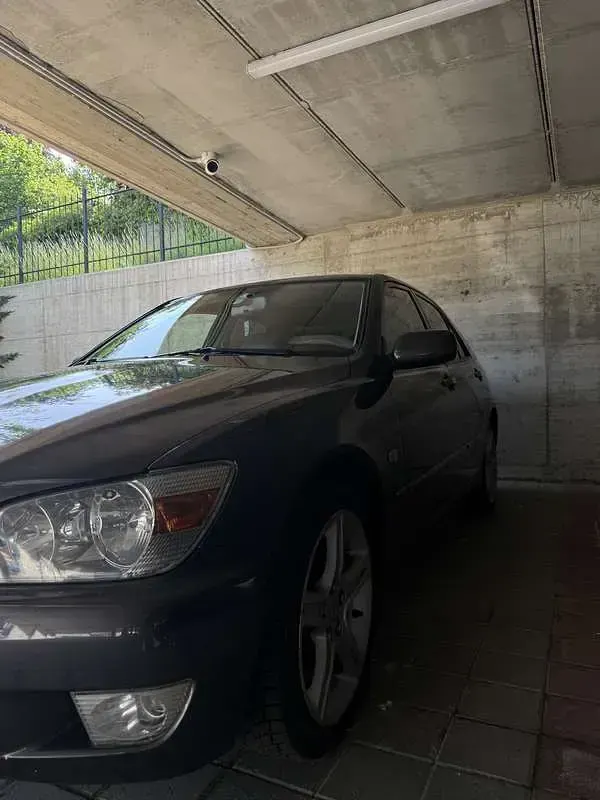 Usata Lexus IS200 155 CV (114 kW) 2001 Berlina