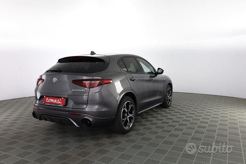 Usata Alfa Romeo Stelvio Veloce 210 CV (154 kW) 2023 Grigio vesuvio SUV