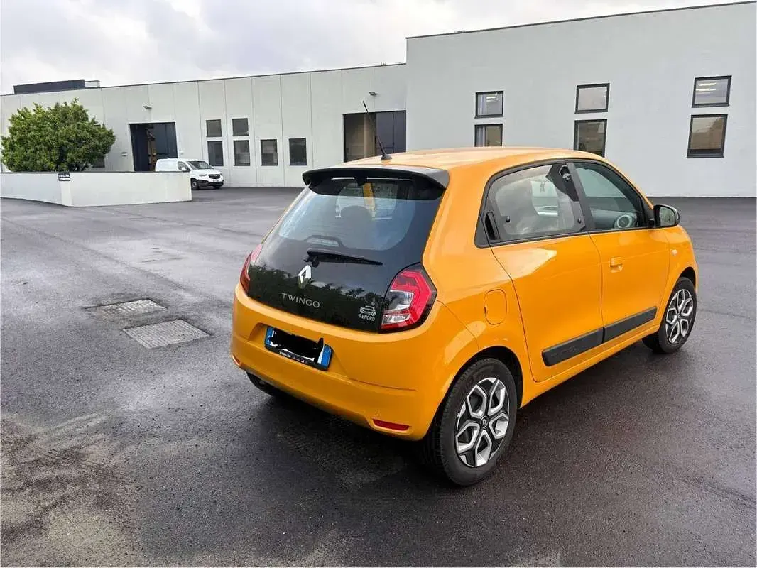 Usata Renault Twingo SE 65 CV (47 kW) 2023 Giallo Utilitaria