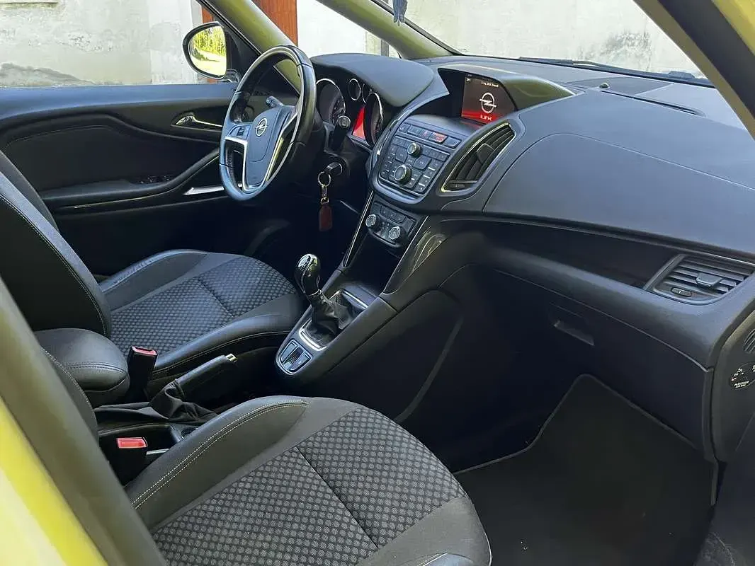 Usata Opel Zafira Tourer Cosmo 150 CV (110 kW) 2015 Bianco Monovolume