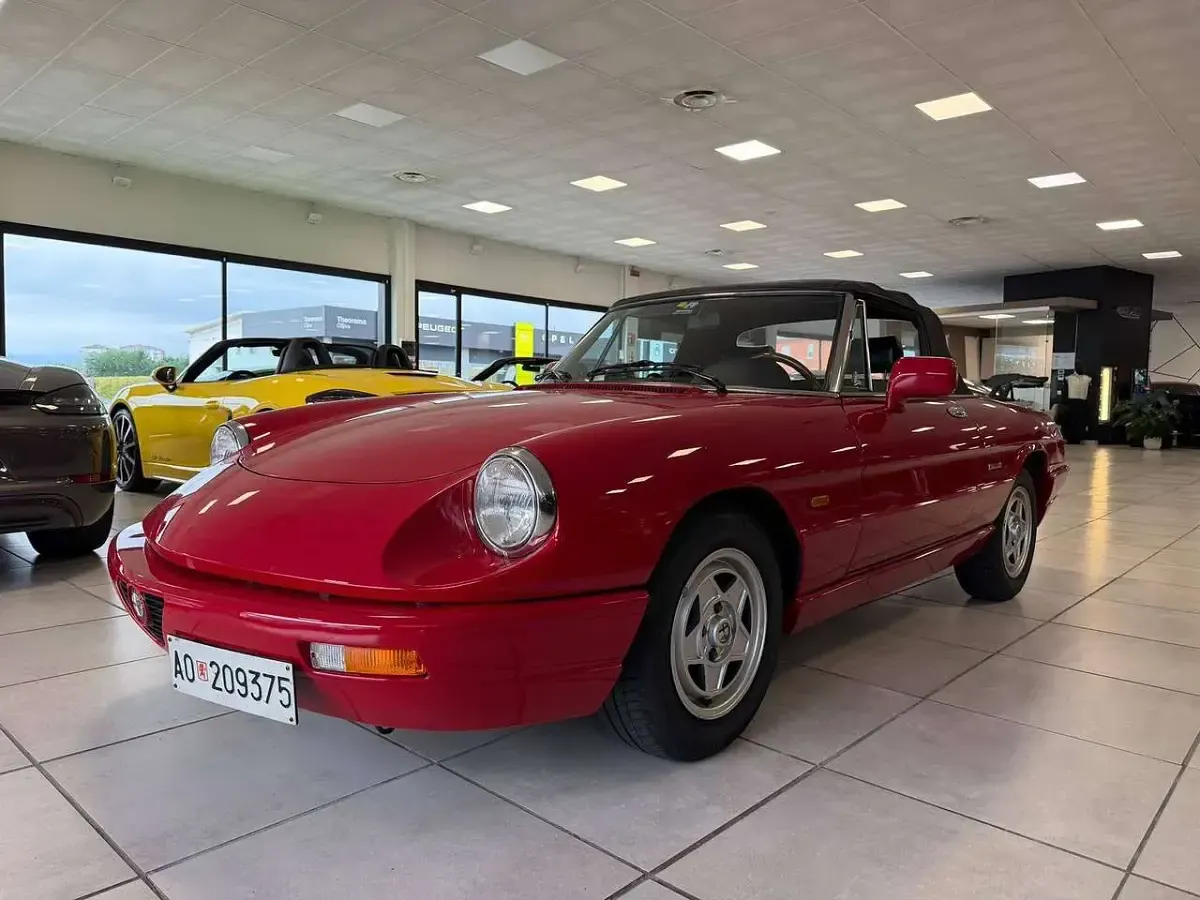 Usata Alfa Romeo Spider 106 CV (77 kW) 1991 Rosso Cabrio