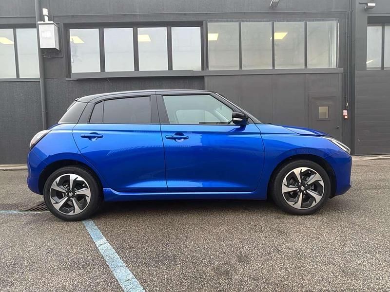 Usata Suzuki Swift 83 CV (61 kW) 2024 Blu/azzurro Berlina