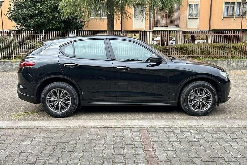Usata Alfa Romeo Stelvio Business 179 CV (131 kW) 2018 Nero SUV