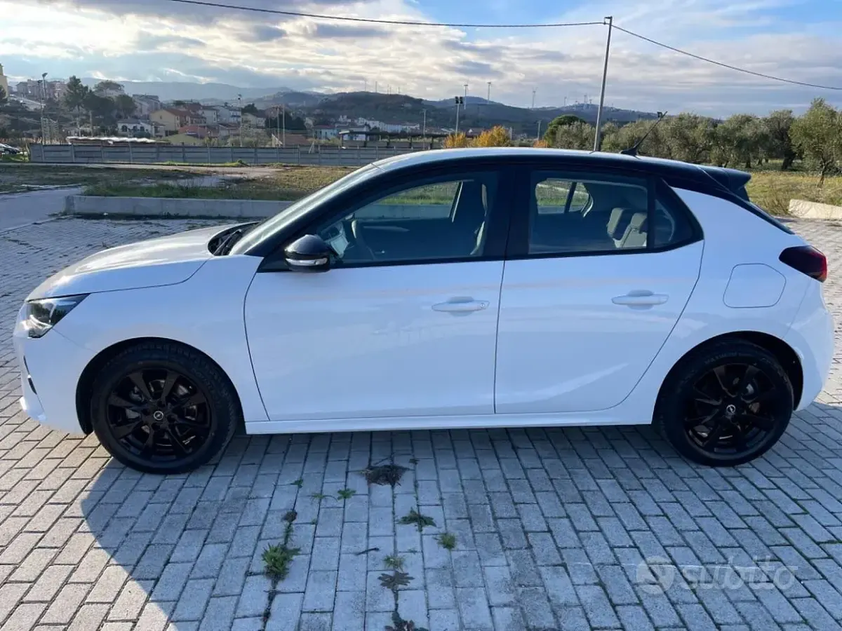 Usata Opel Corsa Edition 102 CV (75 kW) 2023 Bianco Utilitaria