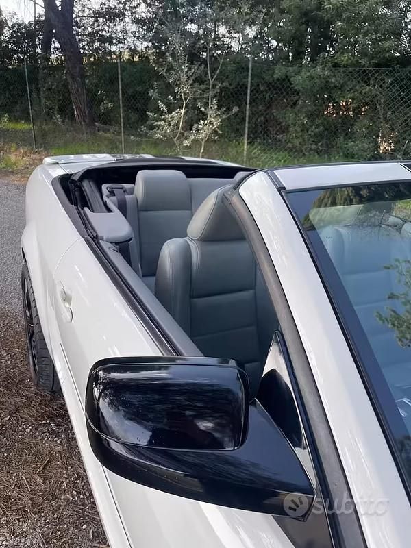 Usata Ford Mustang 150 CV (110 kW) 2006 Bianco Cabrio