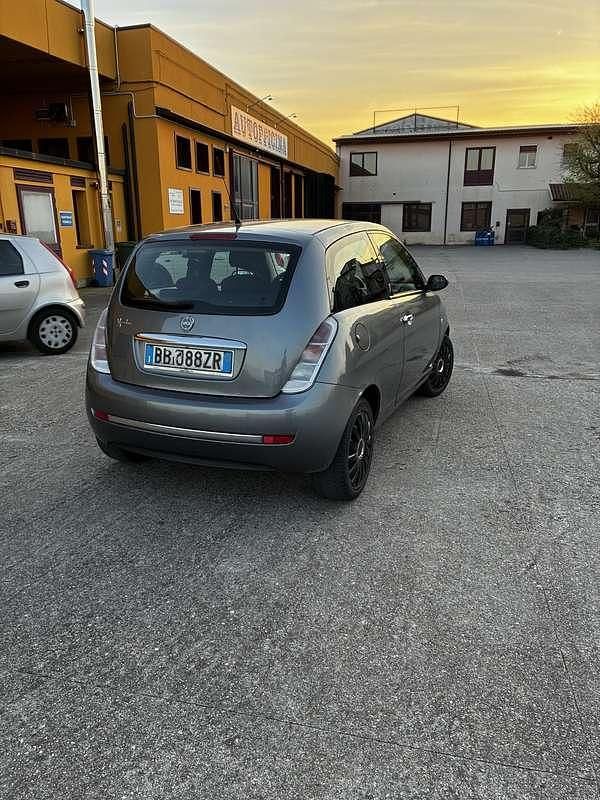 Usata Lancia Ypsilon 60 CV (44 kW) 2007 Grigio Utilitaria