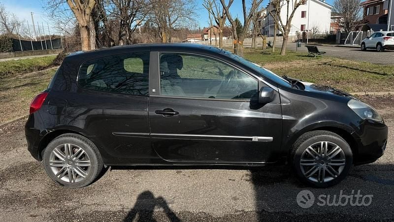 Usata Renault Clio III 75 CV (55 kW) 2011 Nero Berlina