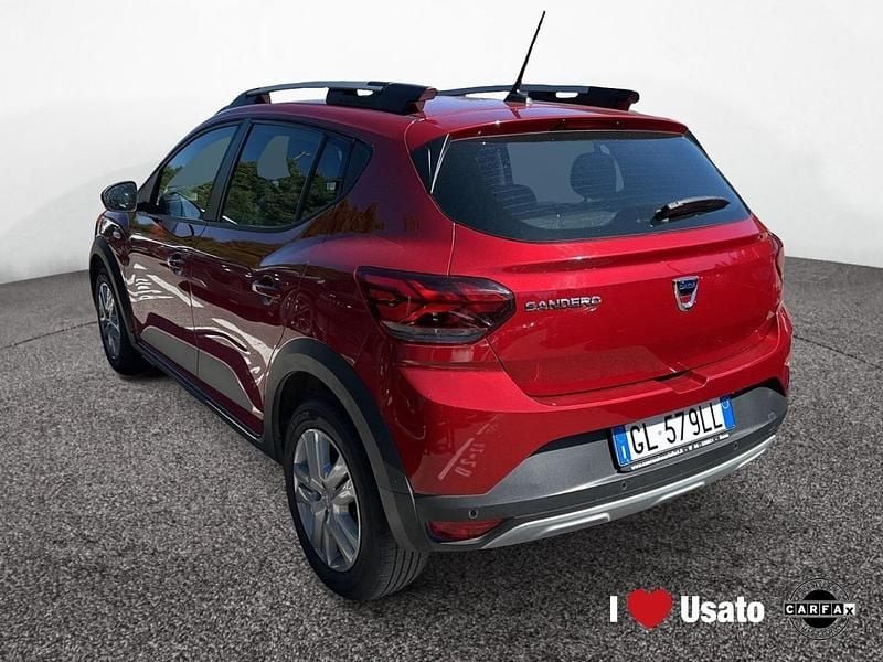 Usata Dacia Sandero Comfort 101 CV (74 kW) 2022 Rosso Utilitaria