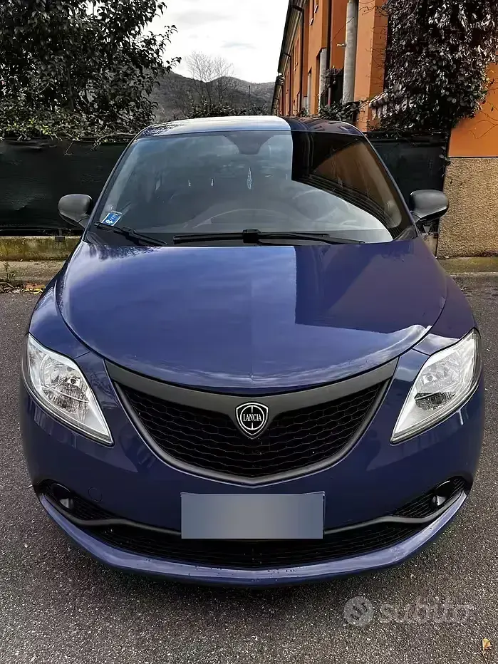 Usata Lancia Ypsilon 69 CV (50 kW) 2017 Bluazzurro Utilitaria