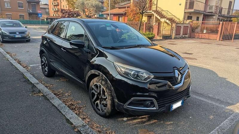Nero Usata 2015 Renault Captur Intens SUV | 8500 € (Buon prezzo) - Immagine 1/4
