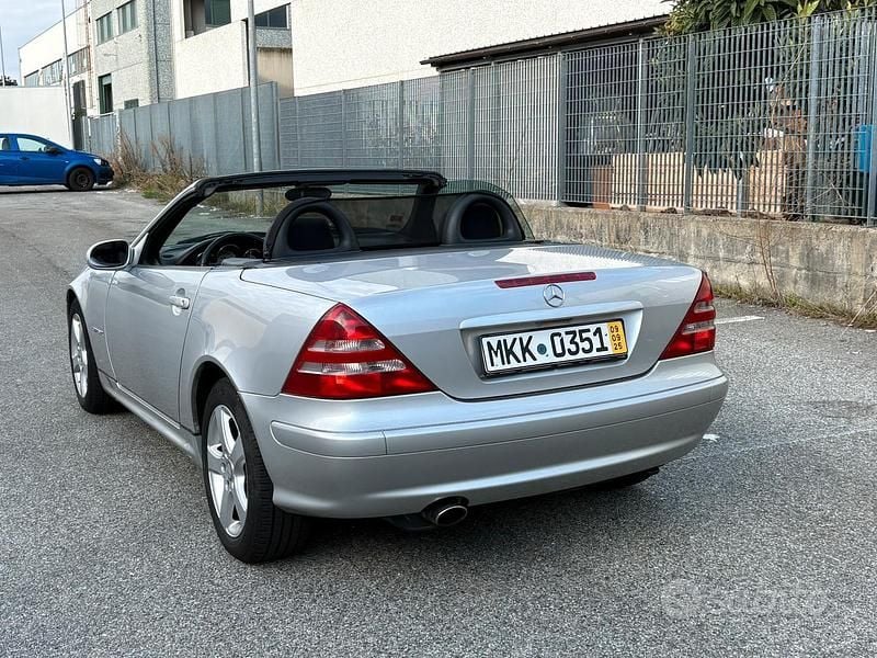 Usata Mercedes SLK200 163 CV (119 kW) 2003 Grigio Cabrio