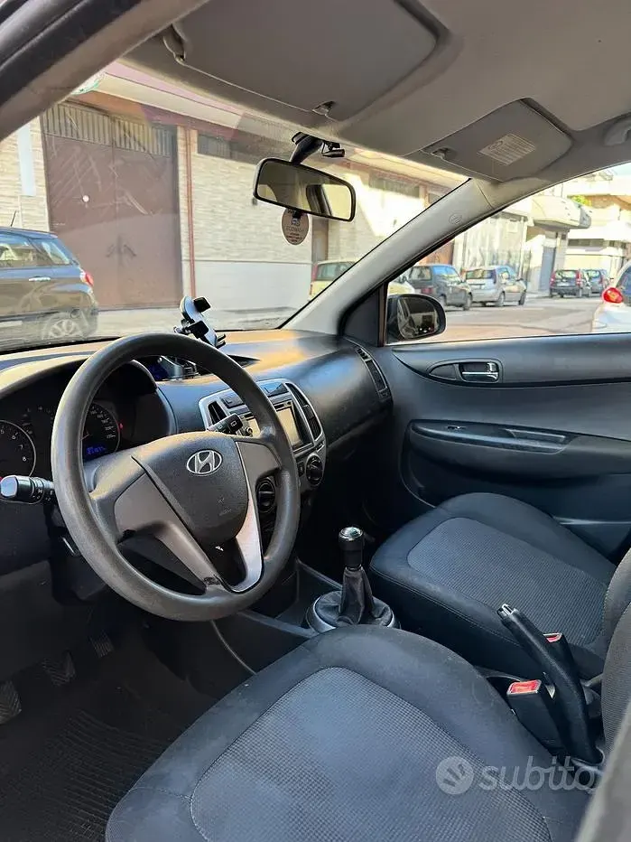 Usata Hyundai i20 Edition 86 CV (63 kW) 2013 Nero Utilitaria