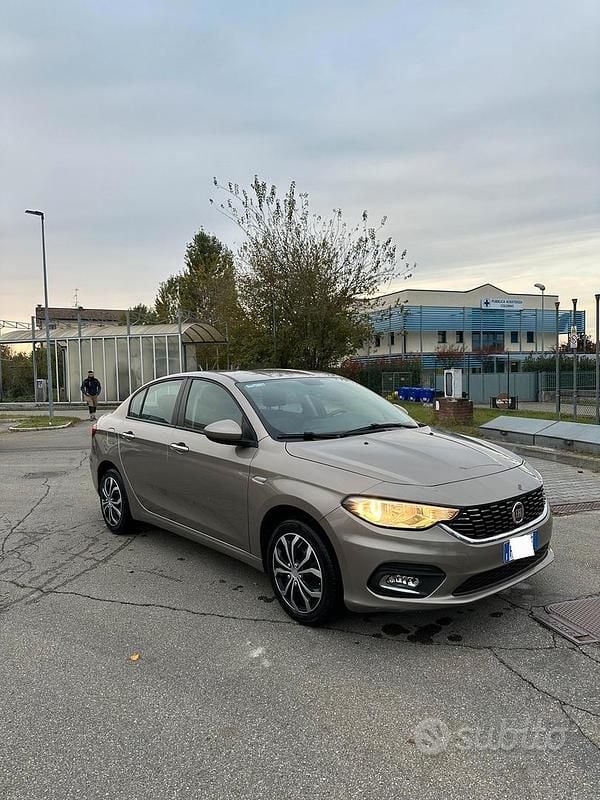 Usata Fiat Tipo 120 CV (88 kW) 2017 Grigio Berlina