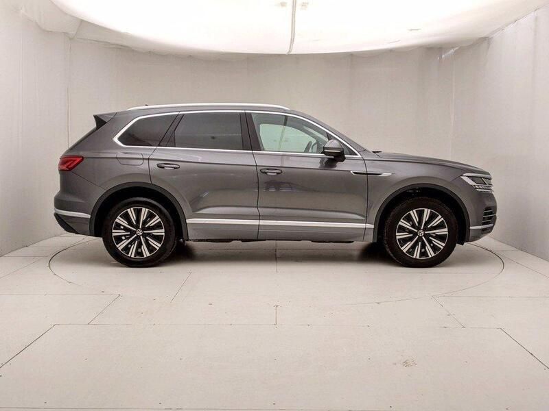 Usata VW Touareg Elegance+ 231 CV (169 kW) 2021 Grigio SUV