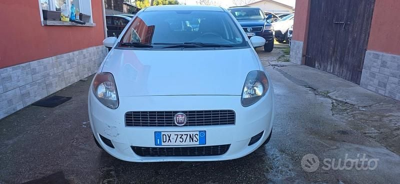 Usata Fiat Grande Punto Dynamic 77 CV (56 kW) 2009 Bianco Utilitaria