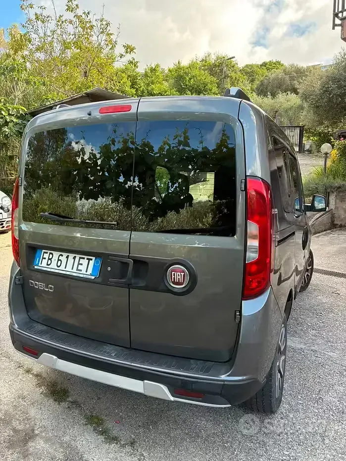 Usata Fiat Doblò Trekking 120 CV (88 kW) 2015 Grigio Monovolume