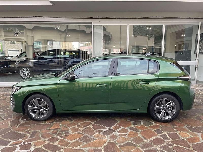 Usata Peugeot 308 Active 131 CV (96 kW) 2022 Verde olivine Berlina
