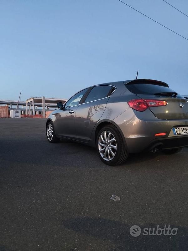 Usata Alfa Romeo Giulietta Exclusive 105 CV (77 kW) 2015 Berlina